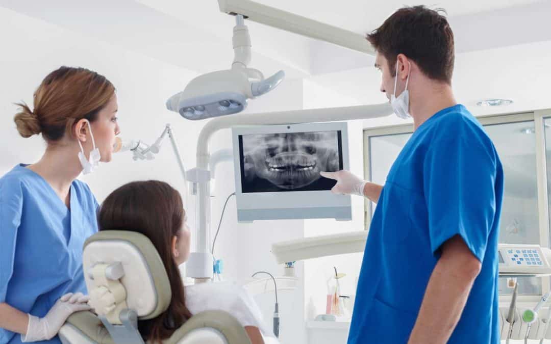 Odontología está dentro de las 10 profesiones de salud con mayores ingresos.